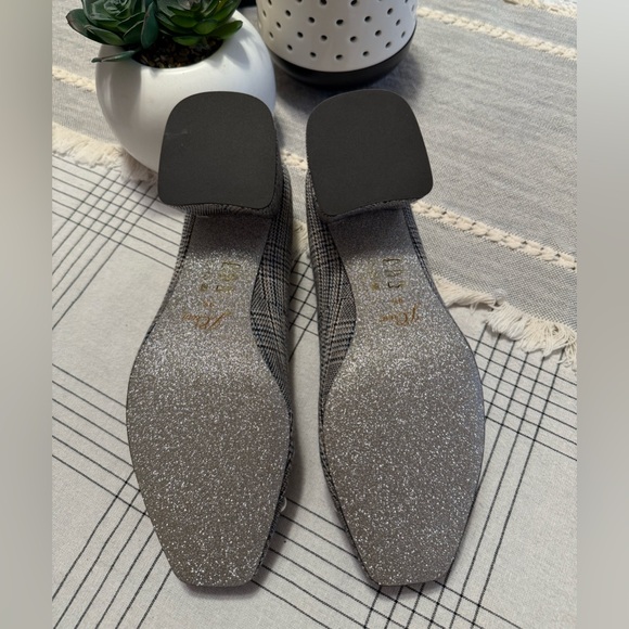 J CREW
CELIA PUMP WITH JEWEL IN GLEN PLAID - Picture 4 of 5